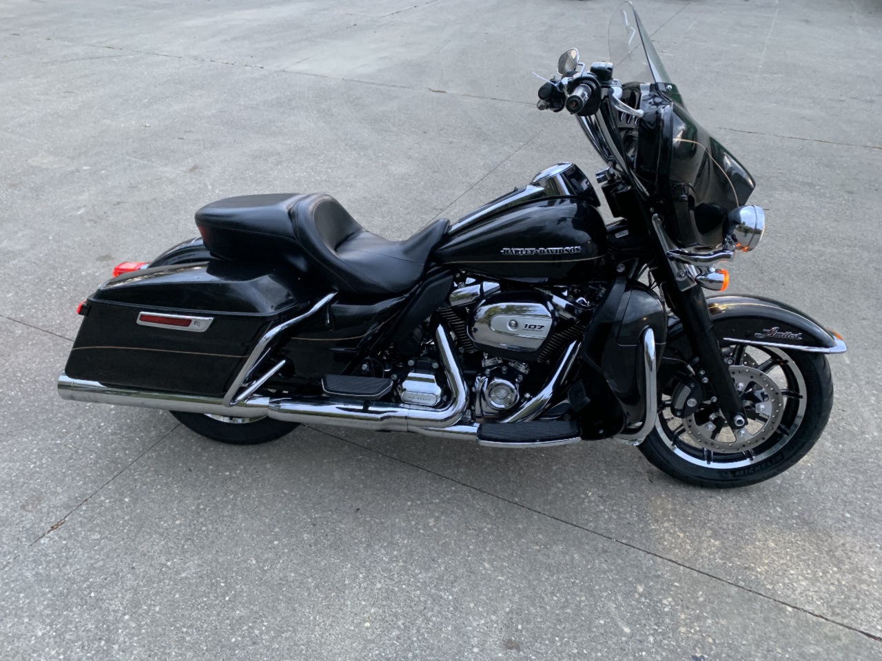 2017 Harley Davidson  FLHTK Electra Glide Ultra Limited / Street Glide